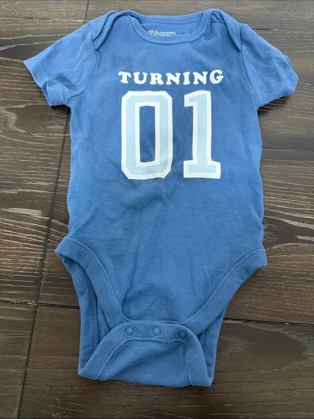4 baby onesies 12-18 months different brands bodysuits blue green red brown